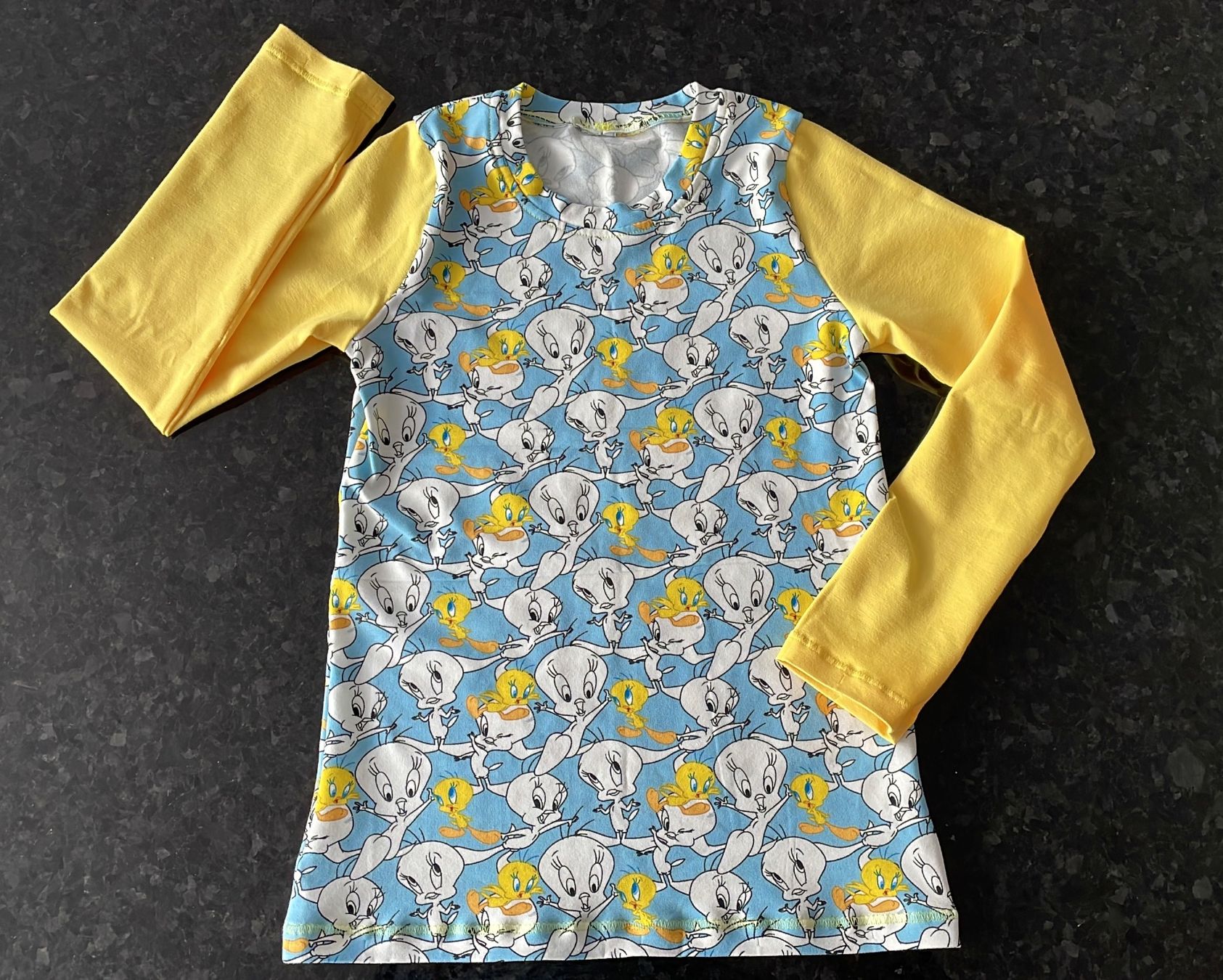 Maglioni & Felpe: Tweety langarm Shirt Gr. 128 NEU – Nuovo e nell'imballaggio originale da Rietheim venduto da Nugger
