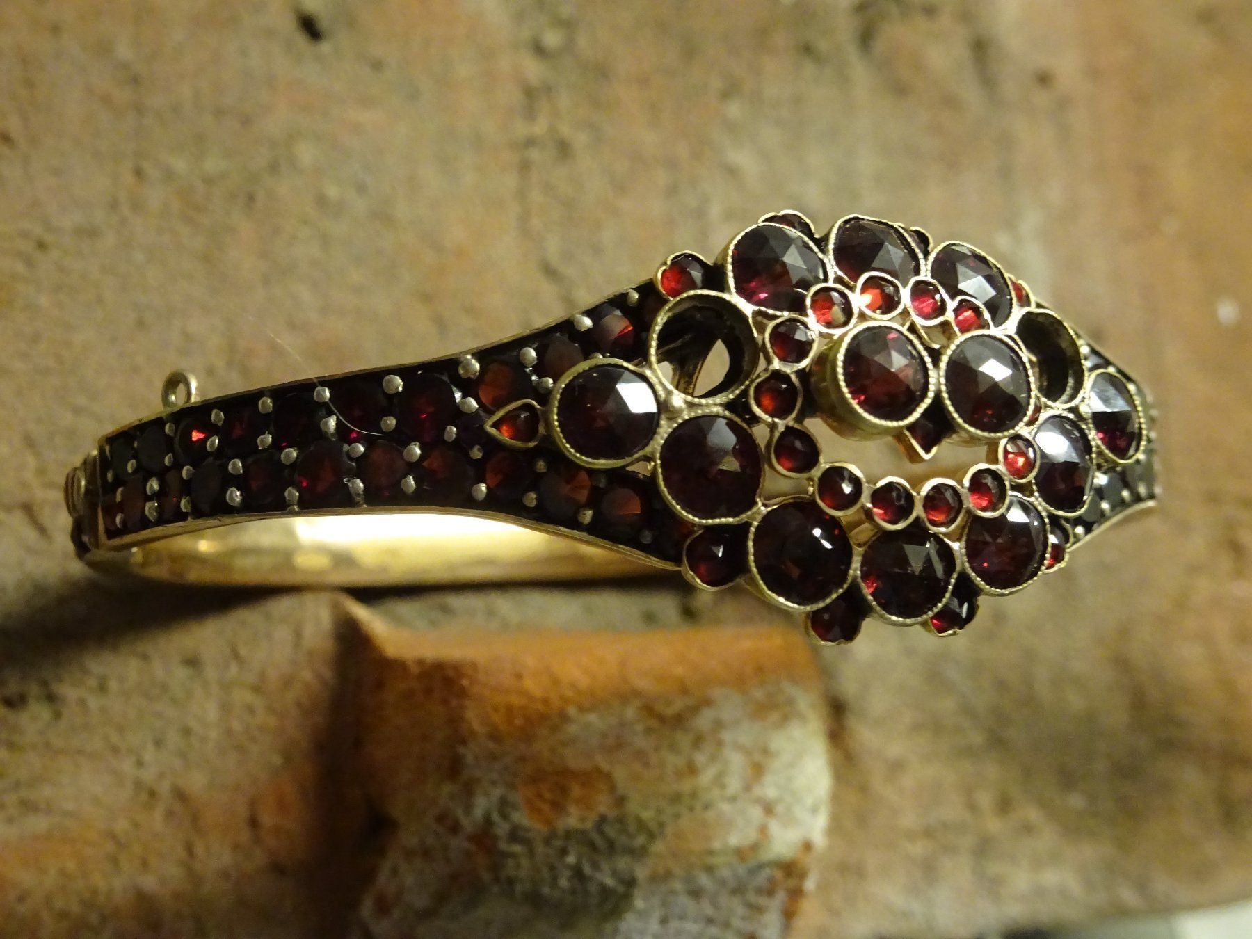 Bracciali & Braccialetti: Antiker Granat Armreif – Usato da Esslingen venduto da FetteSchnecke 4