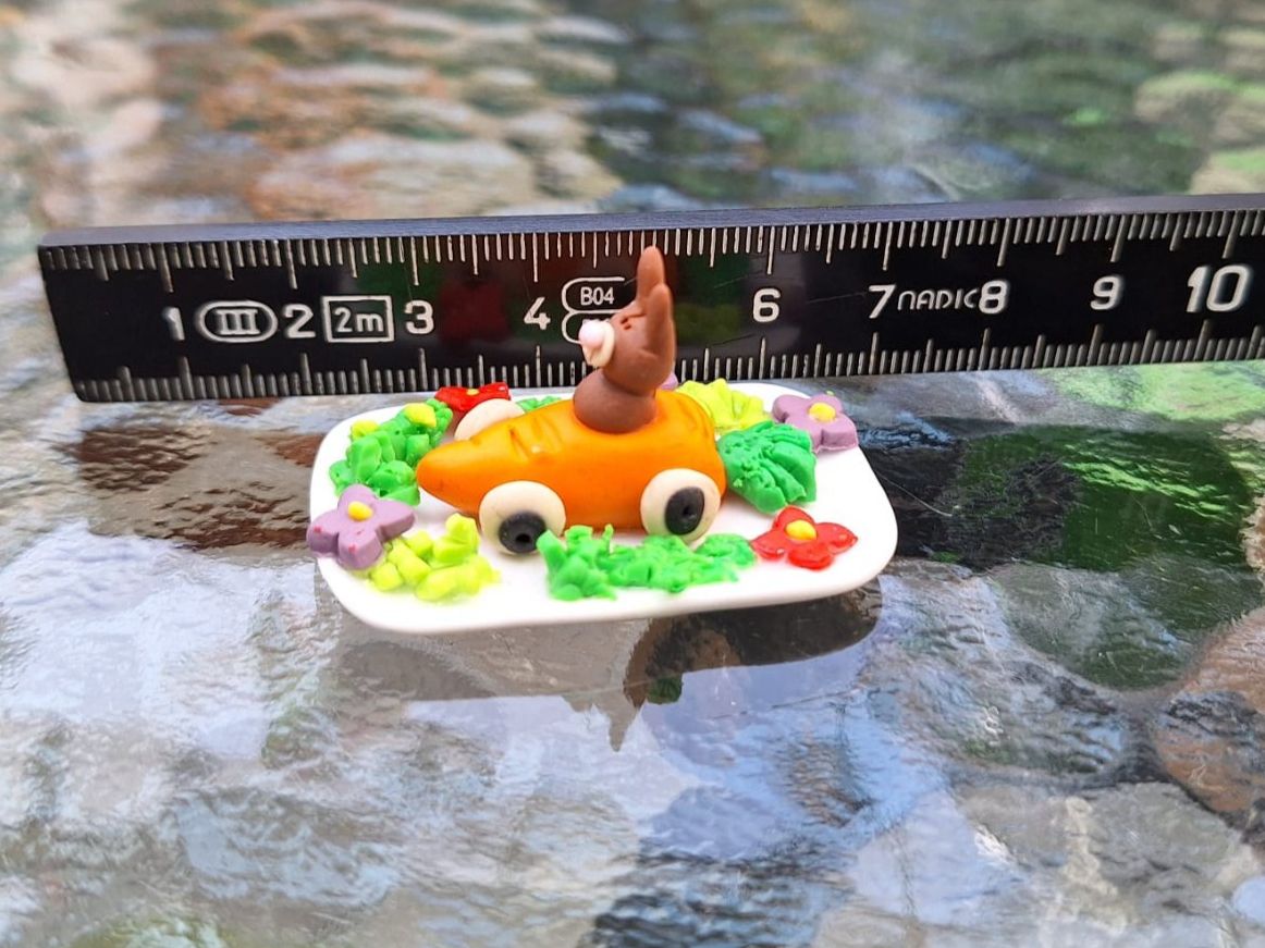 Case e mobili per bambole: Handmade Hase im Rüebliauto Kuchen – Nuovo (secondo la descrizione) da Zürich venduto da HandmadeTinyFood 1