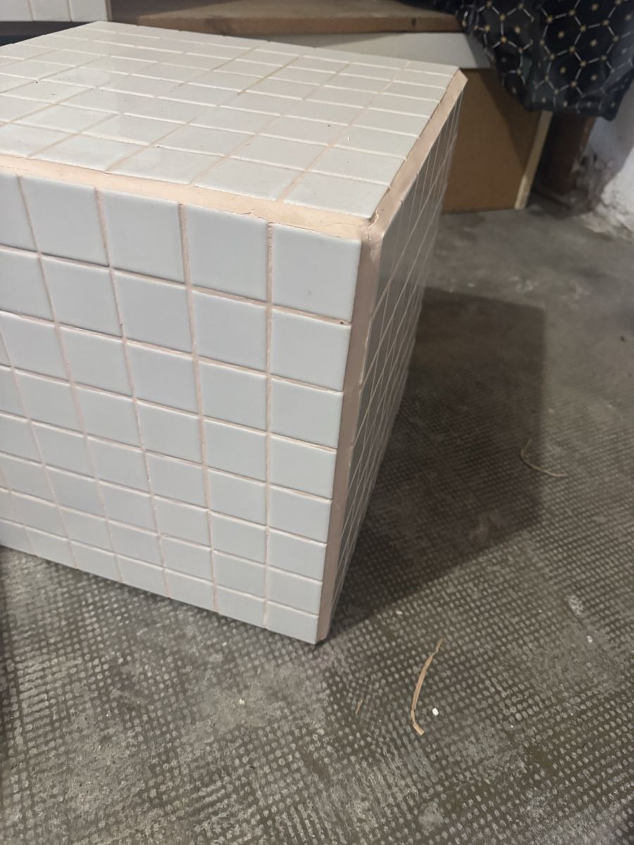 Nachttische: Set Tile-Cubes Nachtisch Kachel-Optik – Gebraucht aus Biel/Bienne von leo_h2vb 3