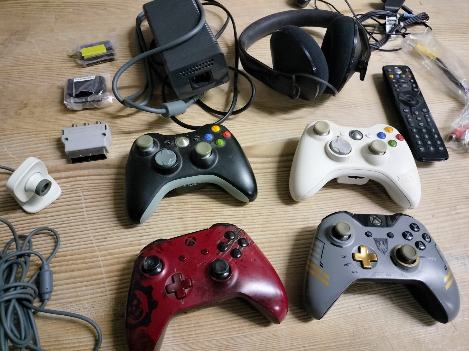 Microsoft Console: Xbox Zubehör inkl. 2x Limited Edition Controller – Usato da Wil SG venduto da RoyalBricks