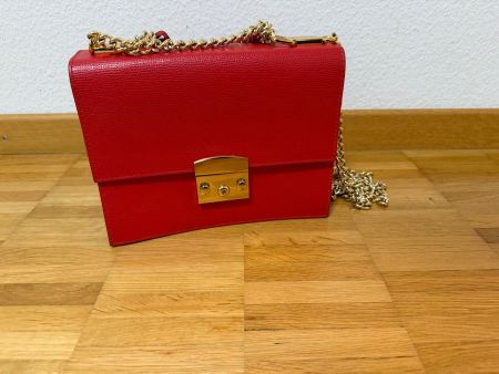 MONA Handtasche aus Leder, Rot mit goldiger Kette, Neu!