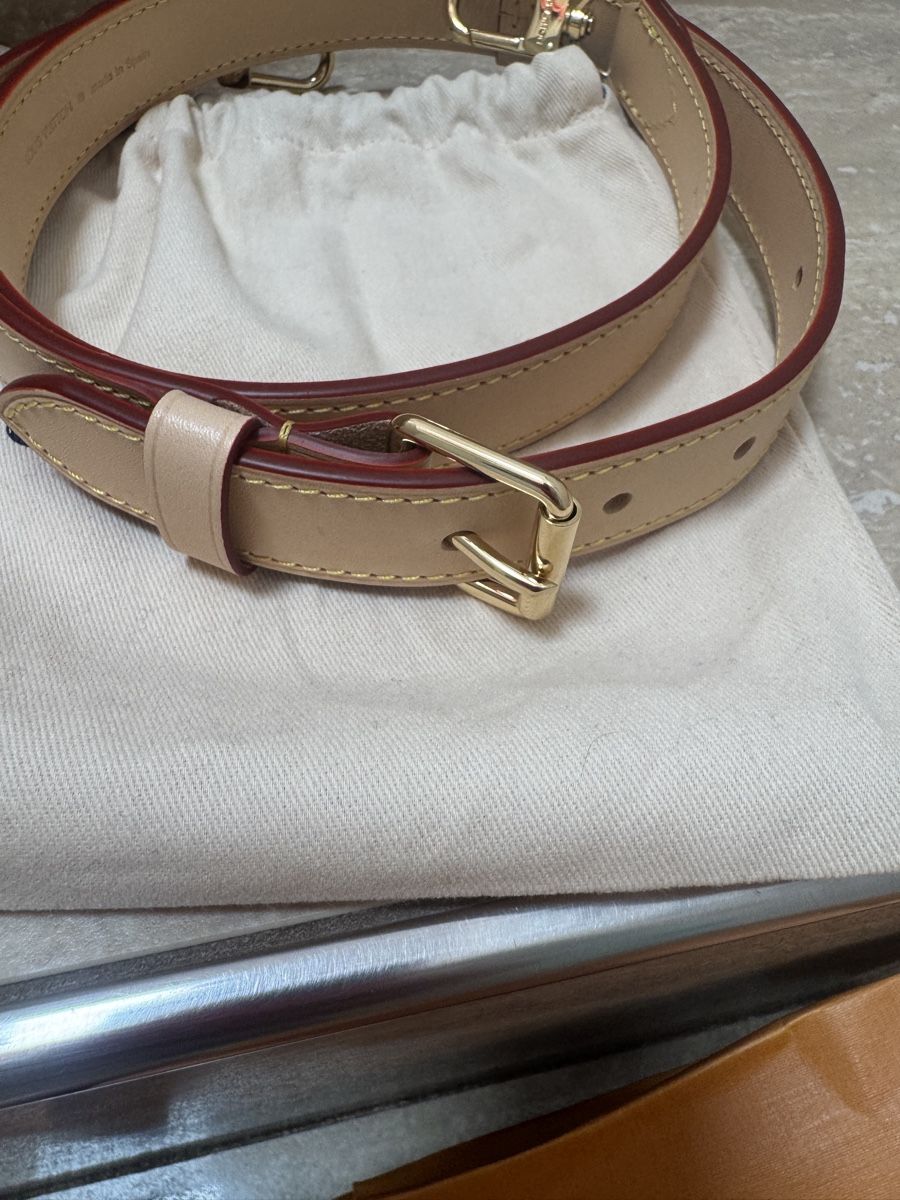 Louis Vuitton Sonstige Kleidung & Accessoires: Louis Vuitton Schulterriemmen – Gebraucht aus Regensdorf von weiningerl