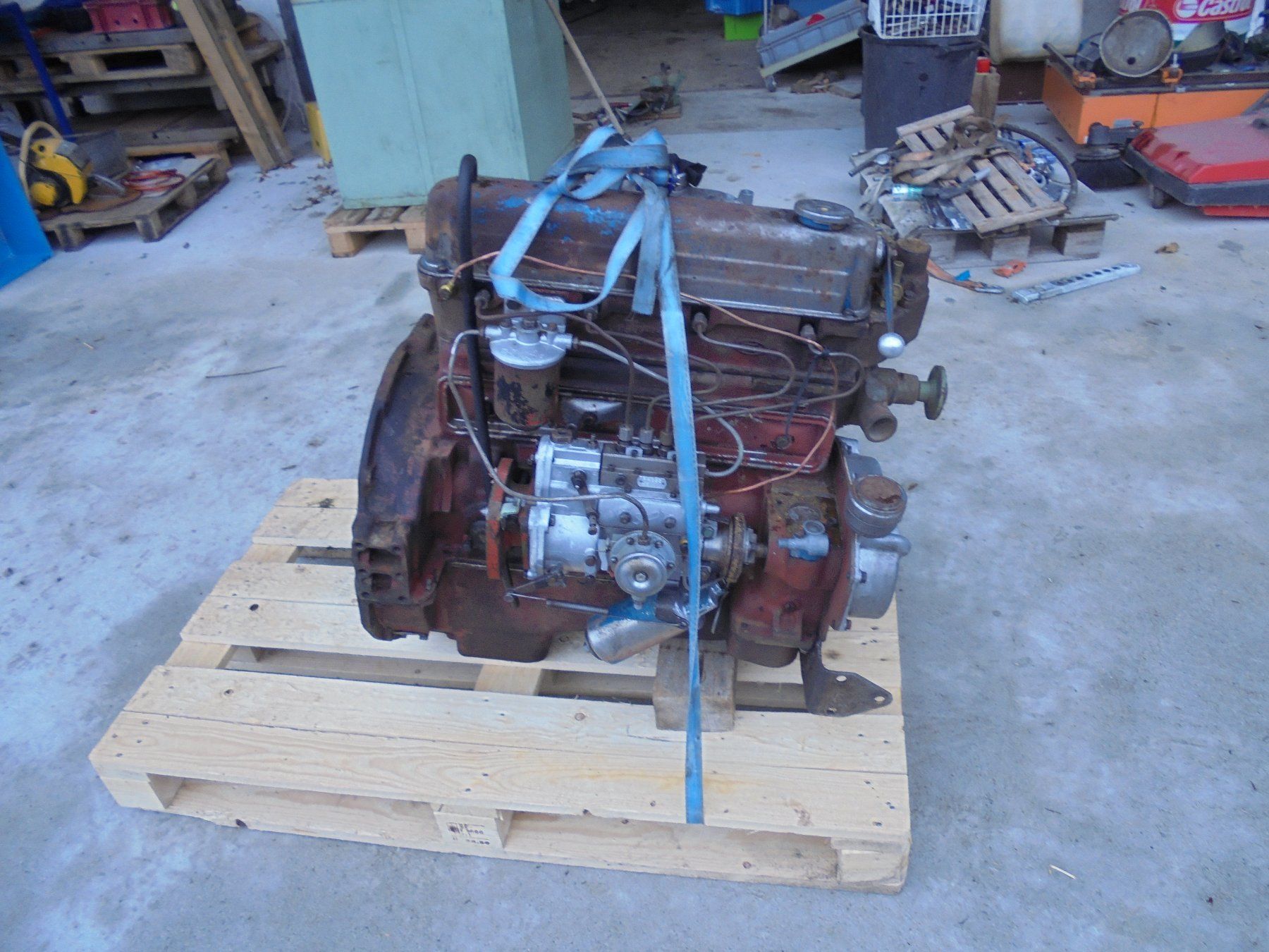 Fordson Tracteurs: Fordson / Traktor  - Ford / Motor - 592 E  - Bührer  Traktor – Défectueux à Eschenbach SG par GM-29 1