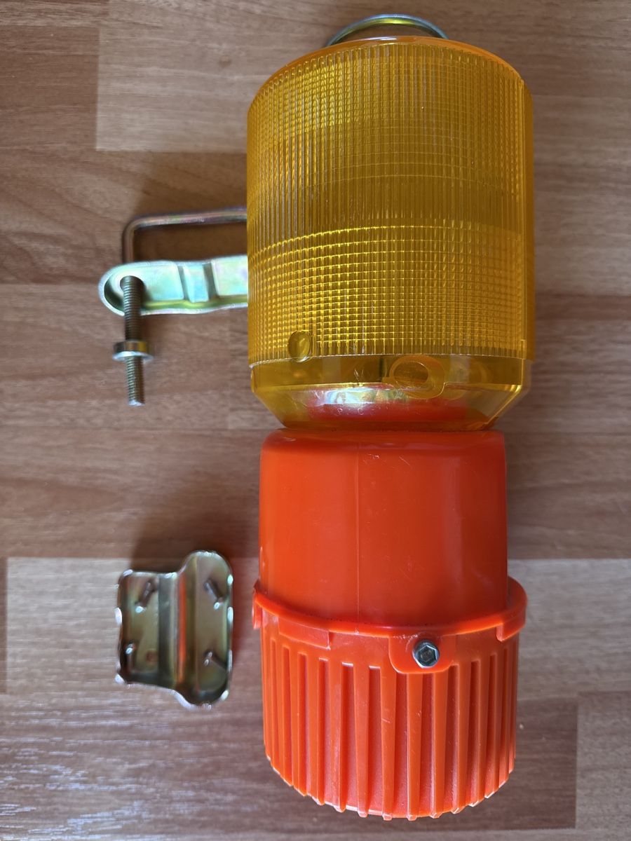 Lampade: Warnblinkleuchte orange mit Montagematerial – Usato da St. Gallen venduto da mai_gd7k 2