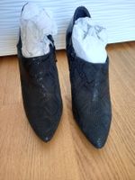 Damenschuhe, schwarz glänzend und bemustert, neu, Gr. 36!