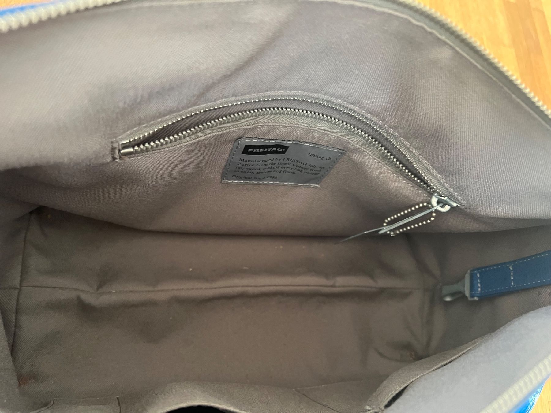 Freitag Taschen: Handtasche blau vonFreitag – Gebraucht aus Zürich von leererkasten 3