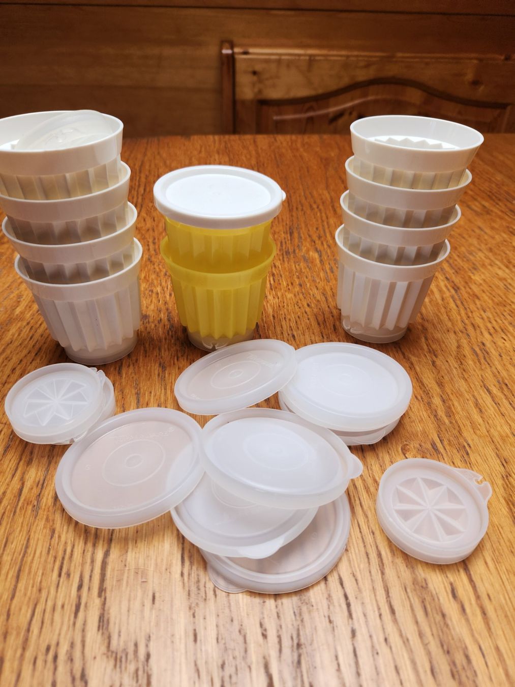 Tupperware Behälter & Ähnliches: Tupperware Puddingformen, 8 Weiss, 2Gelb neuwertig – Neu (gemäss Beschreibung) aus Gstaad von Meiel2020 3