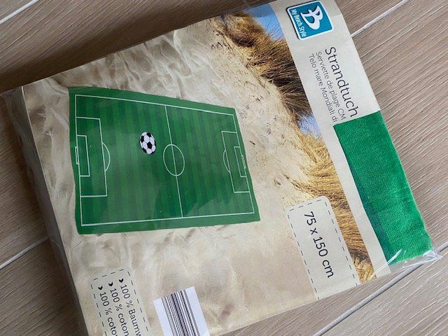 Teli da bagno: neues Badetuch "Fussball" 150 x 75cm – Nuovo (secondo la descrizione) da Staufen venduto da Nasli 2
