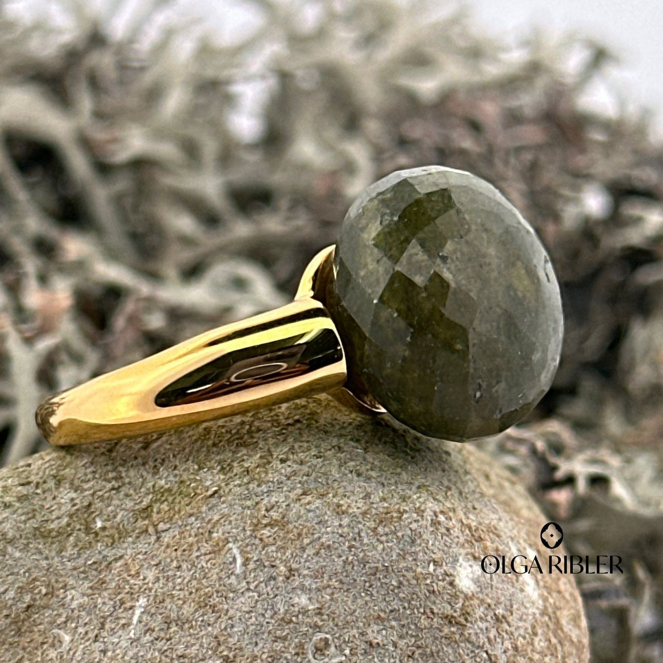 Olga Ribler Bagues: Edelstahl Ring mit Vesuvianite Ringgrösse 58 – Neuf (Voir description) à Luzern par Schmuckoutlet