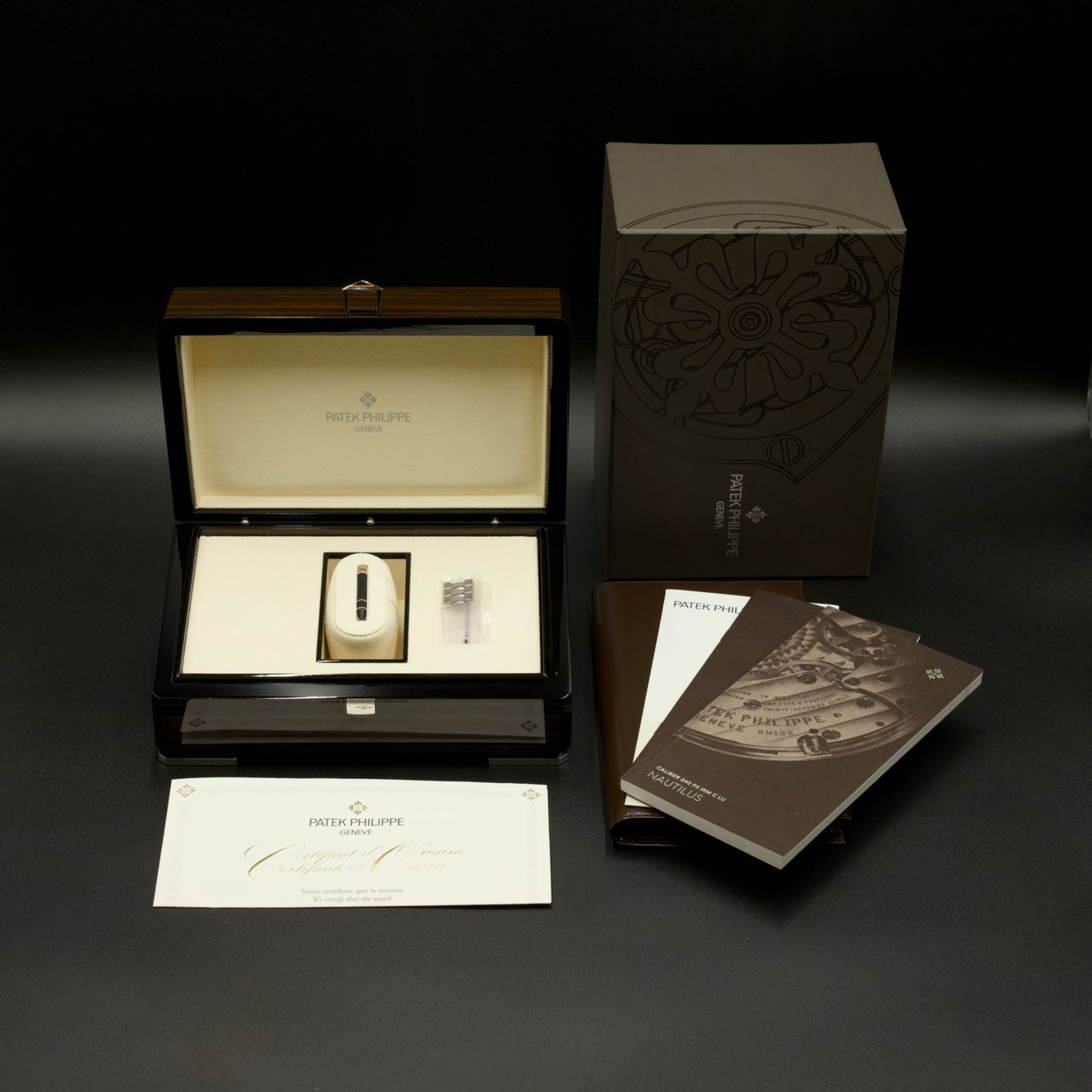 Patek Philippe Orologi: Patek Philippe Nautilus - 5712/1A - Full set 2020 – Usato da Lausanne venduto da Tawatch 6