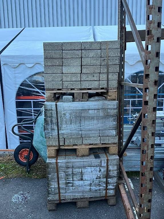Rivestimenti per pavimenti: 20*20-8 – Usato da Flums venduto da pneucenter 3
