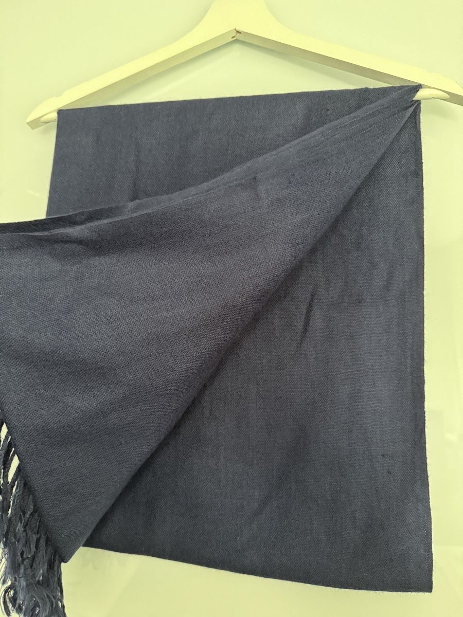 Foulard & Sciarpe: Dunkelblauer Schal aus 100% Kaschmir – Usato da Grenchen venduto da servet.t 2