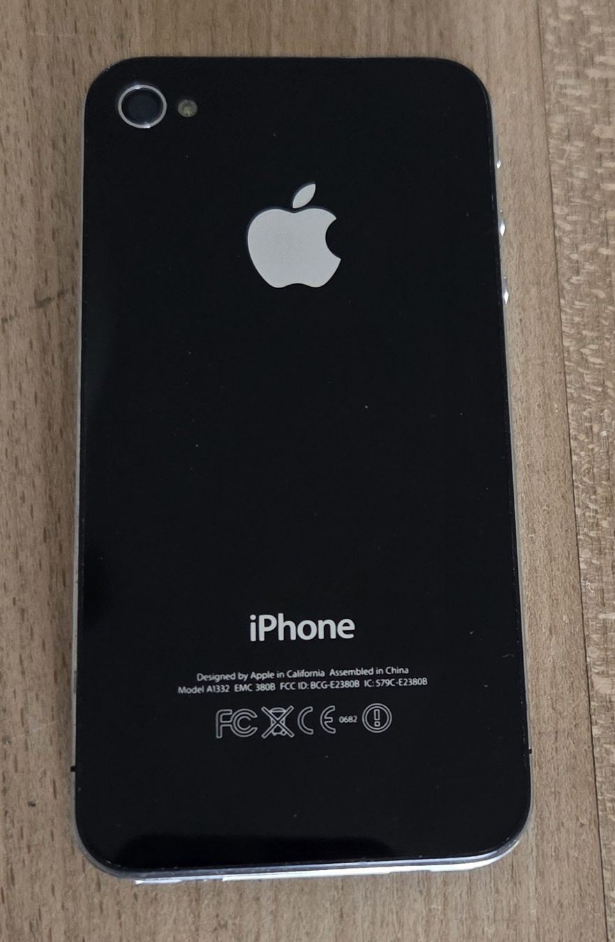 Apple Telefoni cellulari / Smartphones: Apple - IPhone 4 Black 8 GB - älteres Modell – Usato da Wangen b. Olten venduto da Five4 1