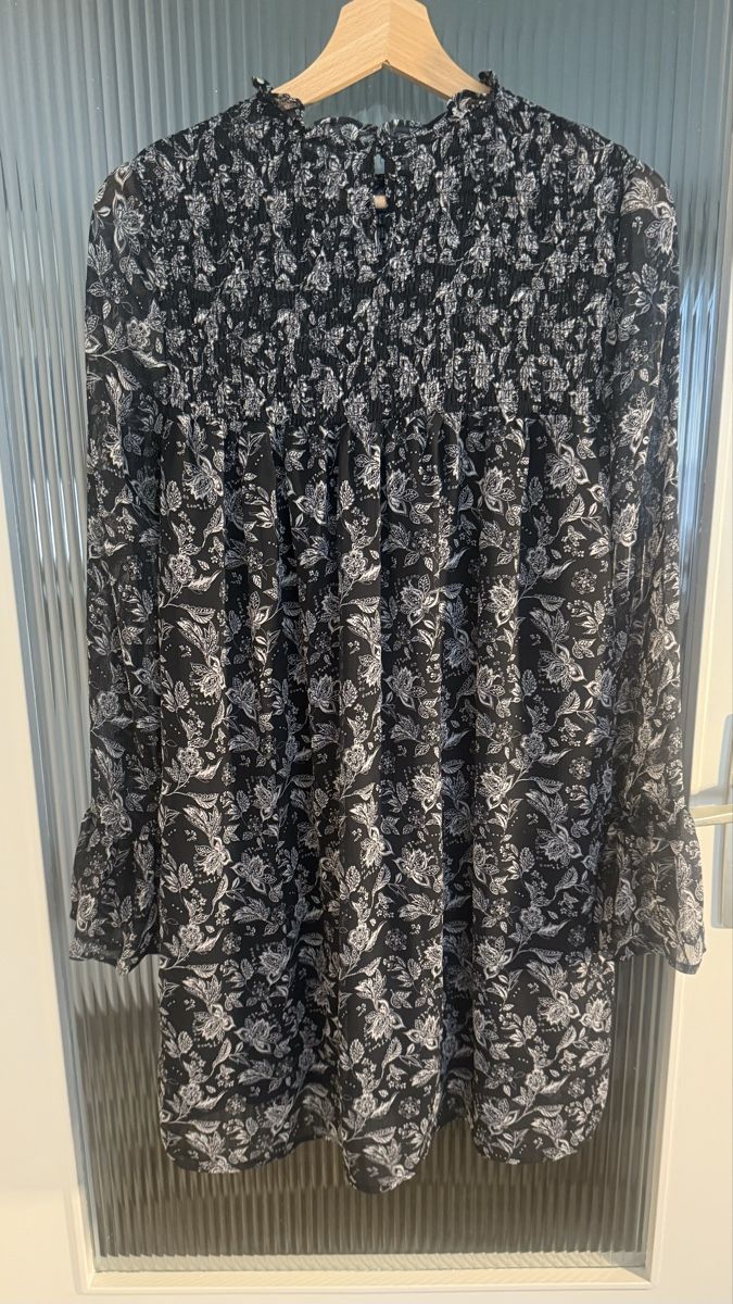 Stradivarius Vestiti: Robe d'automne Stradivarius noire à fleurs – Usato da Monthey venduto da iri_9pt5 3