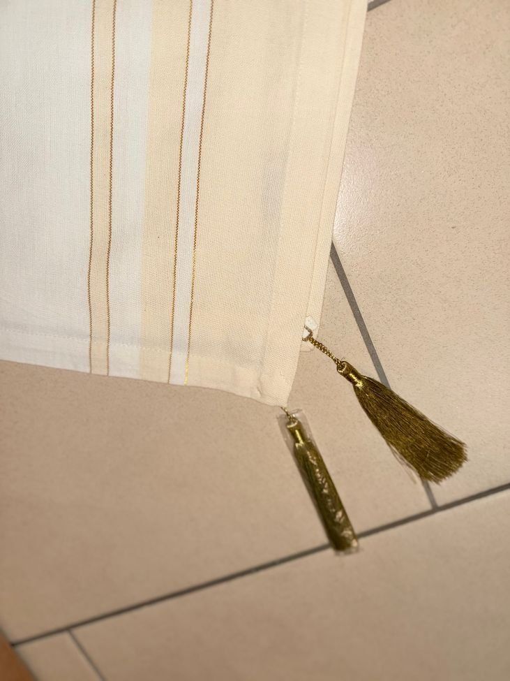 Coperte: Wunderschönes grosses Tischtuch NEU mit Korderpendel 3.20m – Nuovo e nell'imballaggio originale da Fällanden venduto da Eifachschoen 1