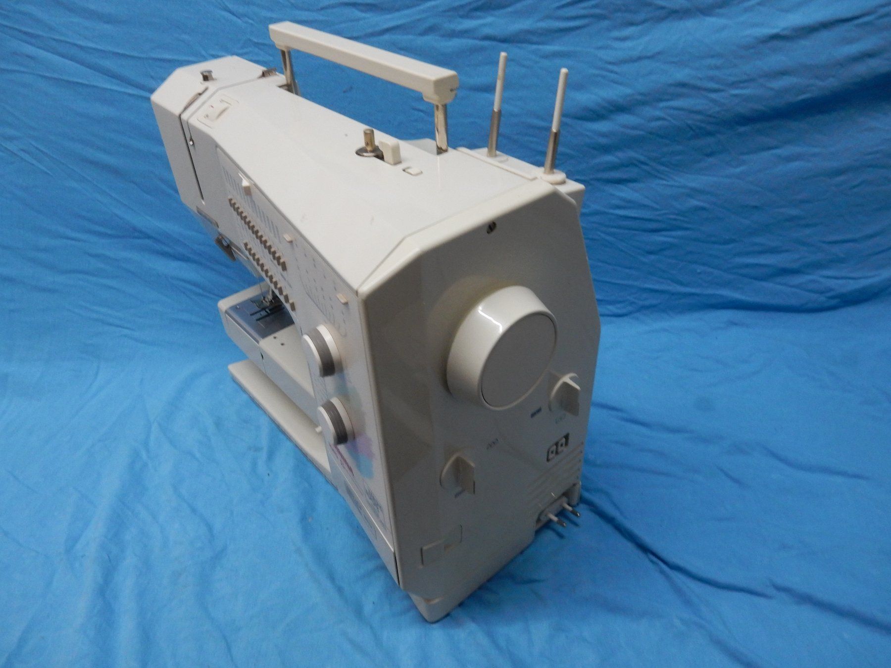 Bernina Macchine da cucire: Bernina 1090 computer Jubiläumsmodell defekt ab  Fr. 10.00 – Difettoso da Watt venduto da Mariposa49 3