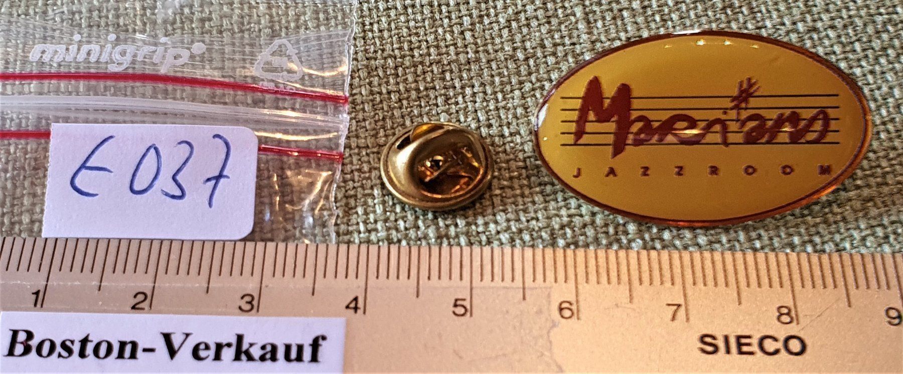 Plaketten & Abzeichen: E037 - Pin Marians Jazzroom – Gebraucht aus Reinach BL von Boston-Verkauf 2