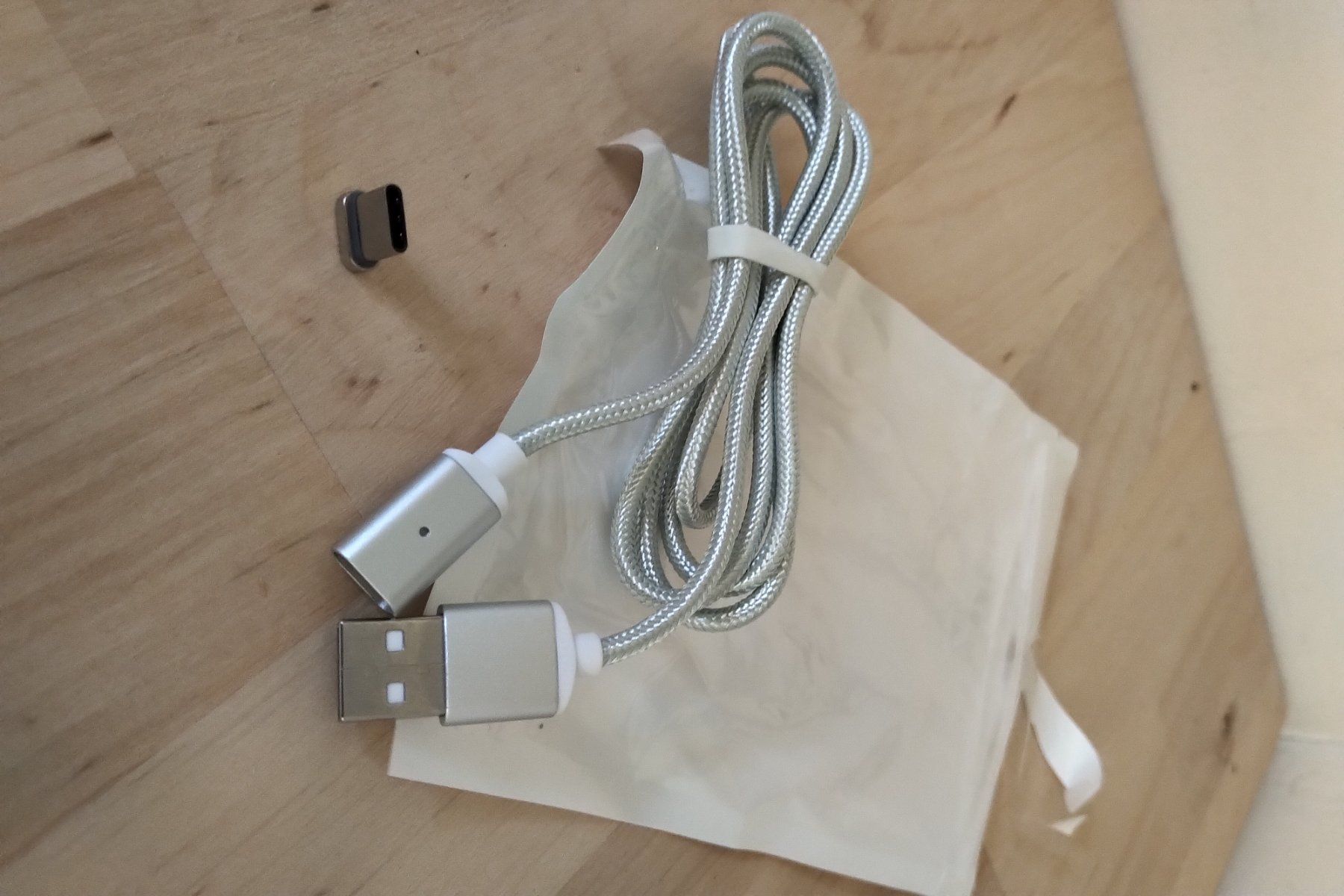 Cavi: USB-Kabel mit magnetischem Stecker – Usato da Wald ZH venduto da Kwak1853 1