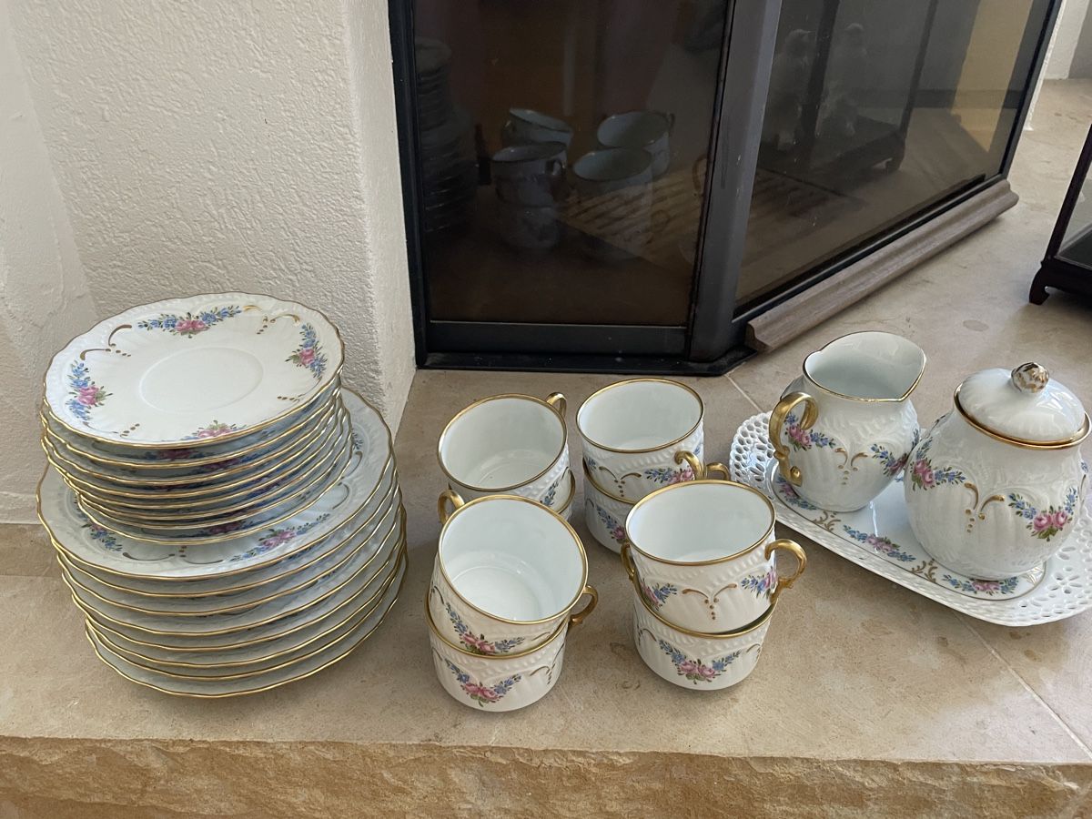 Geschirrsets: Kaffetassen mit Zubehör – Gebraucht aus Subingen von FRANZ3022