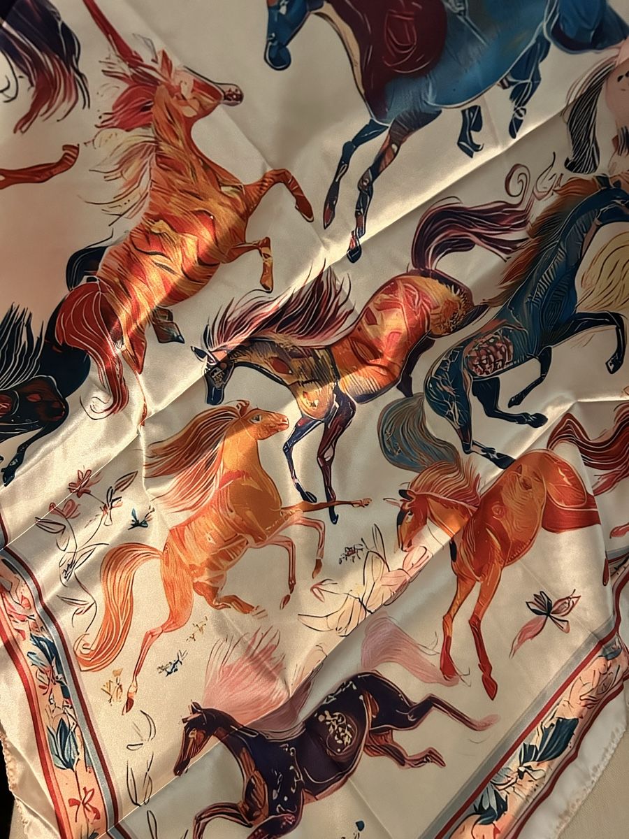 Foulard & Sciarpe: Pferde 🐎 Schal Viscose  – Nuovo (secondo la descrizione) da Hofstetten SO venduto da Treasurefinds 1