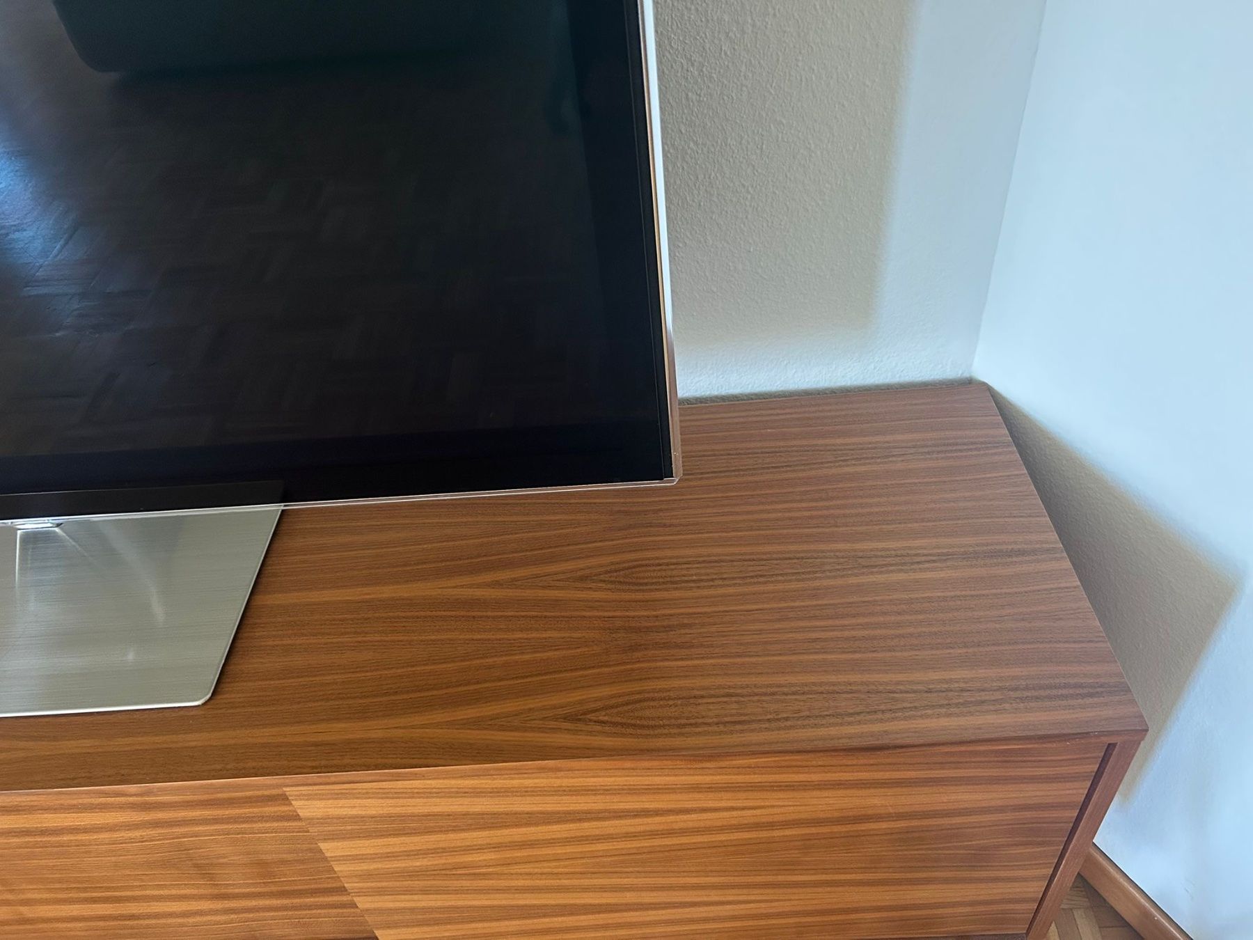 Mobili TV: Sideboard mit Beinen 180 cm, Walnussfarben / Messing – Nuovo (secondo la descrizione) da Zürich venduto da mar_bfx9 7