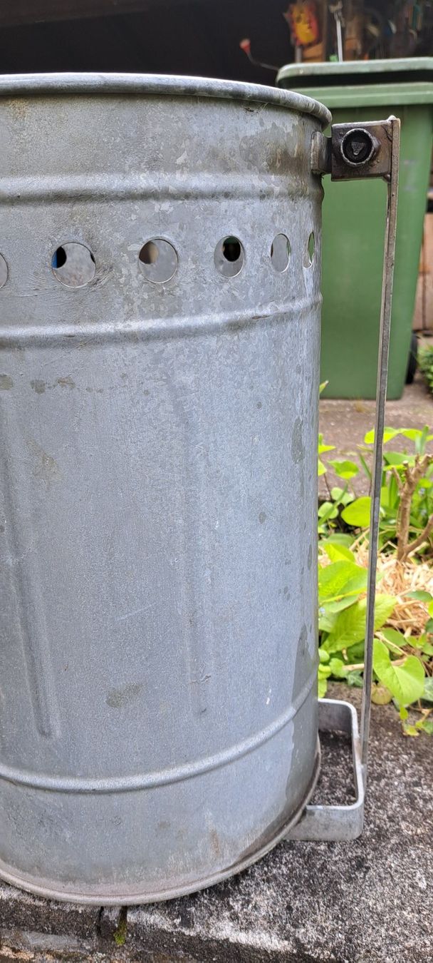 Cestini per rifiuti: Abfalleimer blech,Kübel, Eimer,Papierkorb. – Usato da Winterthur venduto da umlaufbahn 1