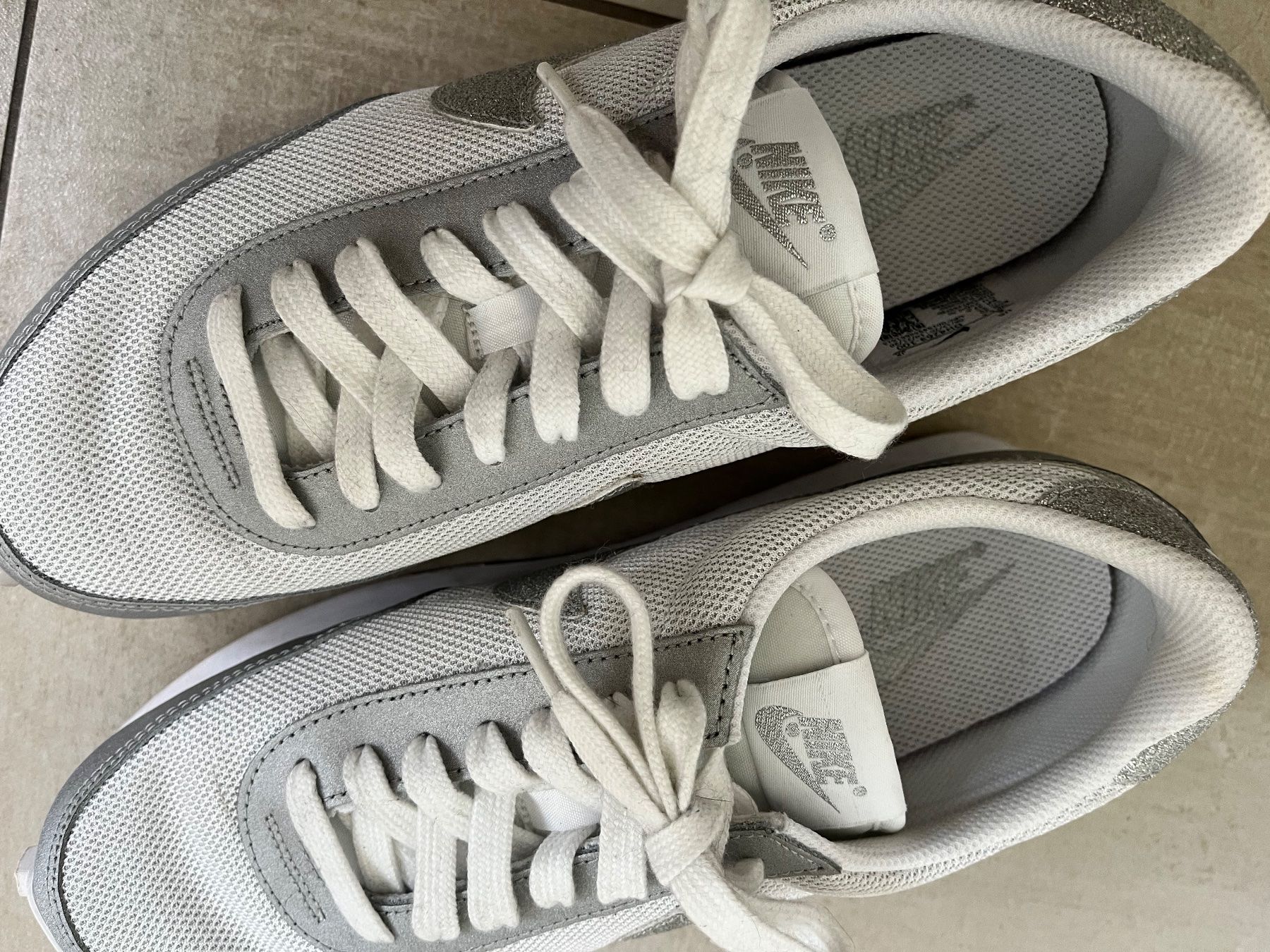 Scarpe da donna: Nike Sneaker Grösse 39 - Top Zustand! – Nuovo (secondo la descrizione) da Kradolf venduto da AlexiaEugster 1