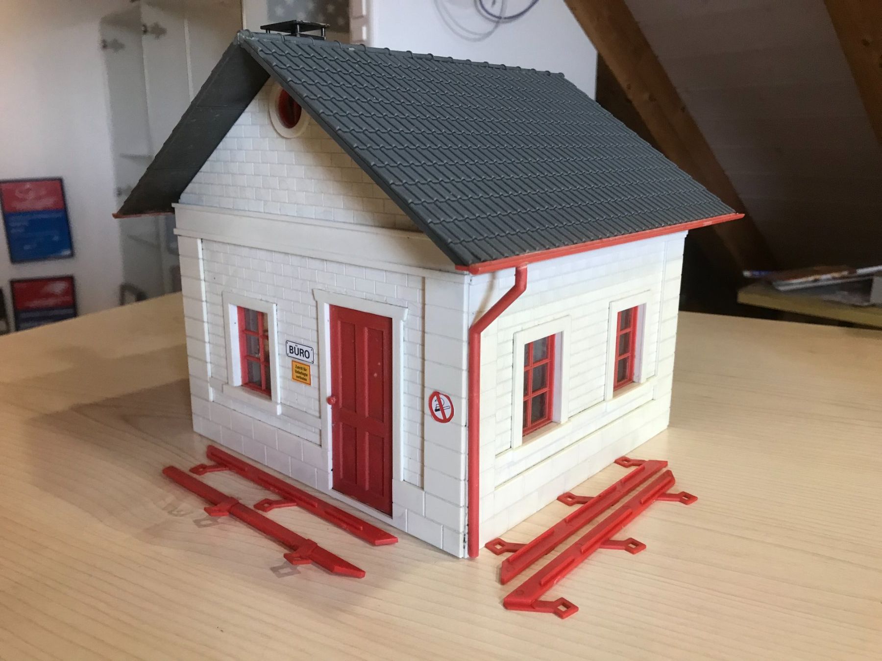Piko Modellini di ferrovie: Esso Büro – Usato da Zollbrück venduto da WesternSaloon 1