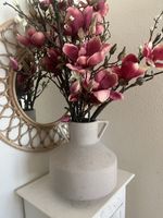 Dekovase mit Trockenblumen