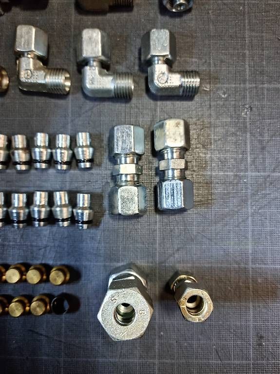 Altro per industria metallurgica: Diverses Ermeto EO Hydraulik Material  8L – Usato da Ehrendingen venduto da Ratzfratz 1
