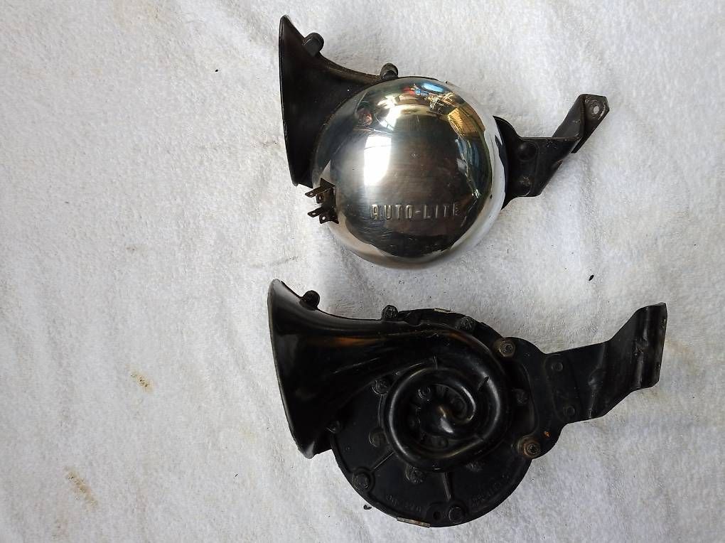 Chevrolet Tutti pezzi di ricambio auto: 2 klang Hörner Auto- Lite Chevrolet 12V – Usato da Dulliken venduto da amando1943 1