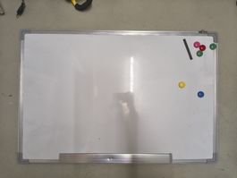 Whiteboard Aluminiumrahmen mit Magneten und Stifthalter