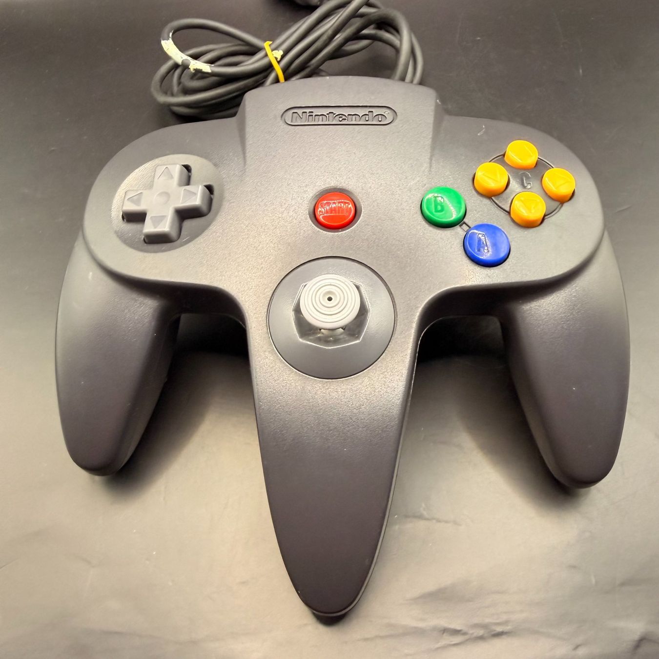 Nintendo Controller: Nintendo 64 Controller Schwarz – optische Mängel – Usato da Düdingen venduto da Nerdworld