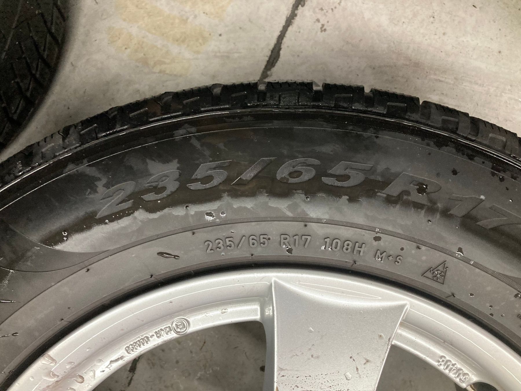 Audi Pneumatici & Ruote complete: Audi Q5 Winterräder 235/65R17 – Usato da Cham venduto da WB2223 4