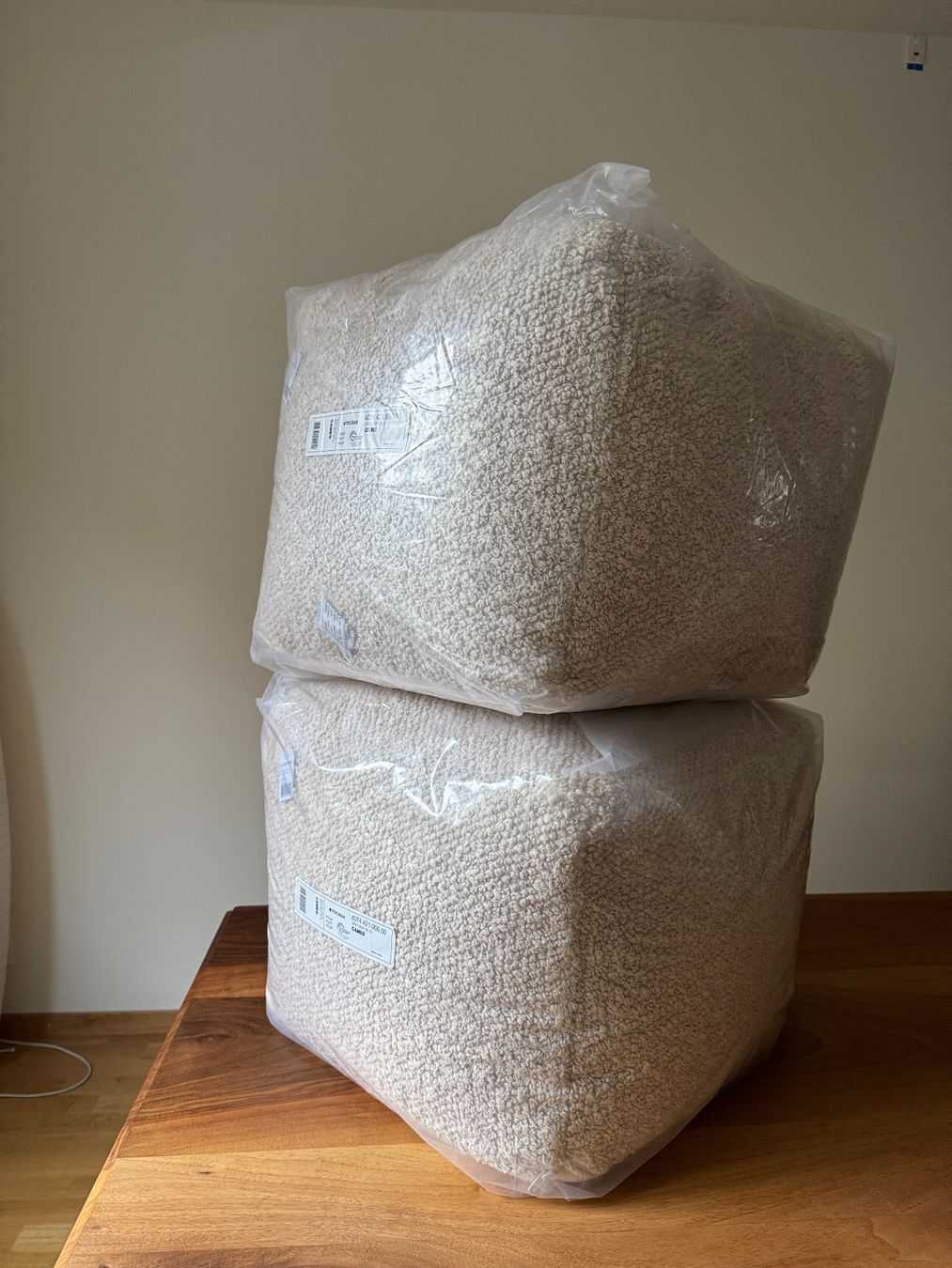 Micasa Hocker: 2 Stk. CAMEO Pouf von micasa – neu und originalverpackt – Neu und originalverpackt aus Zürich von Whynotkurt 6