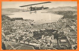 Doppeldecker-Militär-Flugzeug über Genève - Generalansicht
