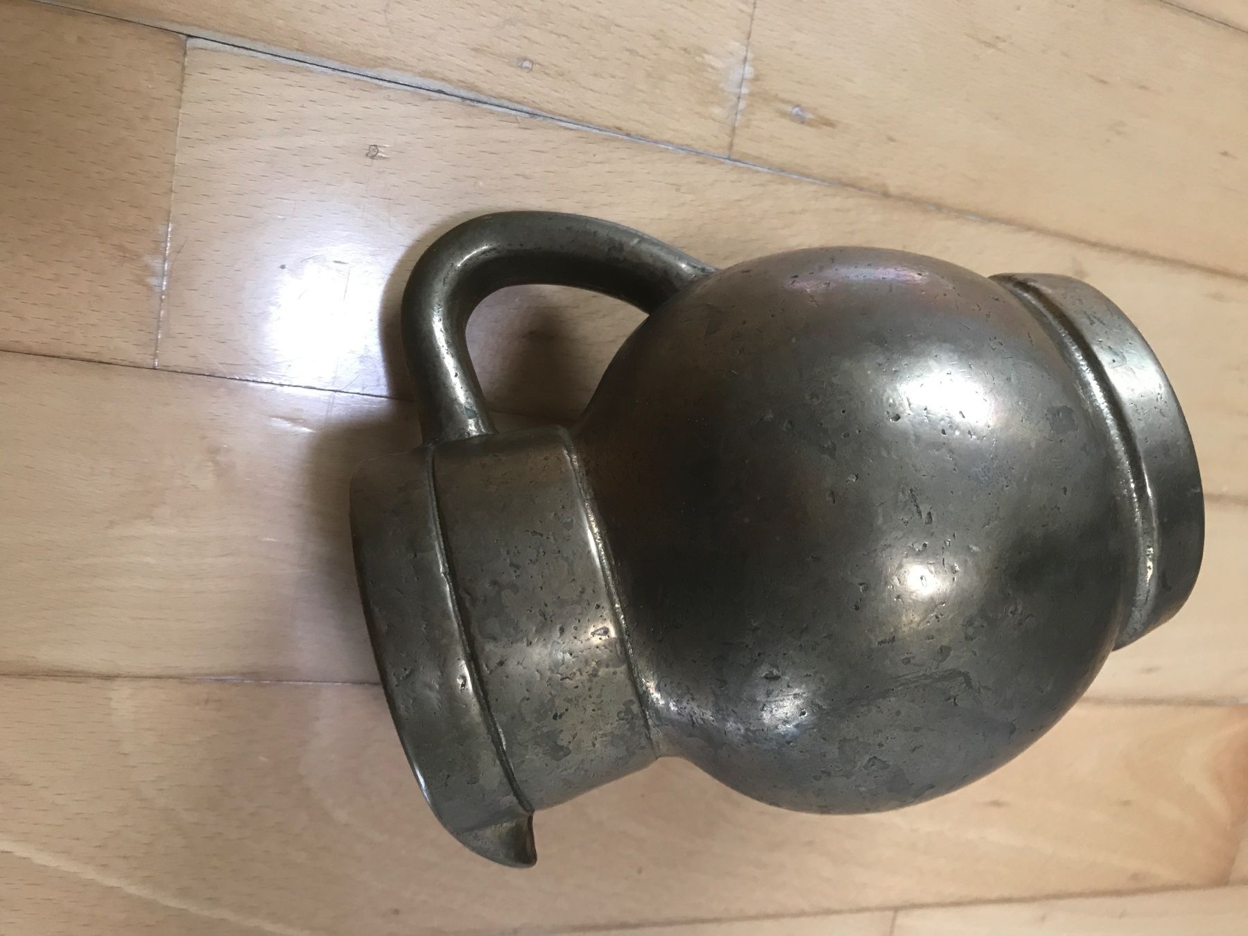 Caraffe: Krug messing Antik – Usato da Abtwil SG venduto da mutts1 2