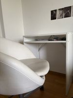 Bürostuhl & Schreibtisch
