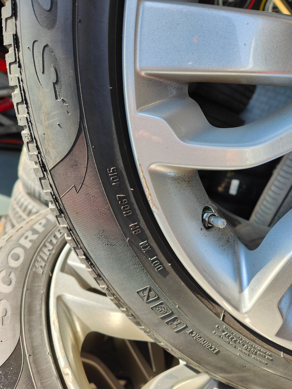 Land Rover Pneumatici & Ruote complete: Range Rover Sport Winterräder – Usato da Oberengstringen venduto da Reifen-Lagerverkauf 2