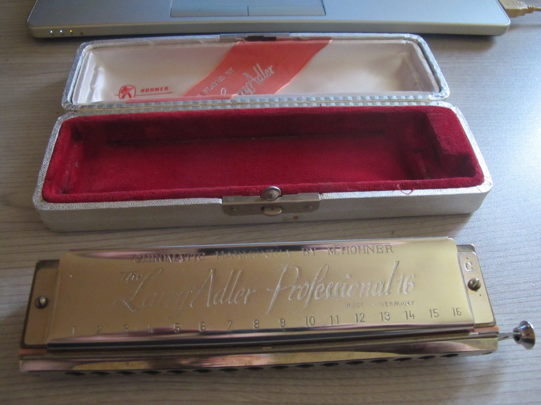 Hohner Strumenti musicali: Hohner The Larry Adler Professional 16 Chromatic Harmonica – Usato da Altnau venduto da LinaAuktion 1