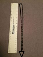 Coole Halskette mit Dreieck-Anhänger, neuwertig, unisex