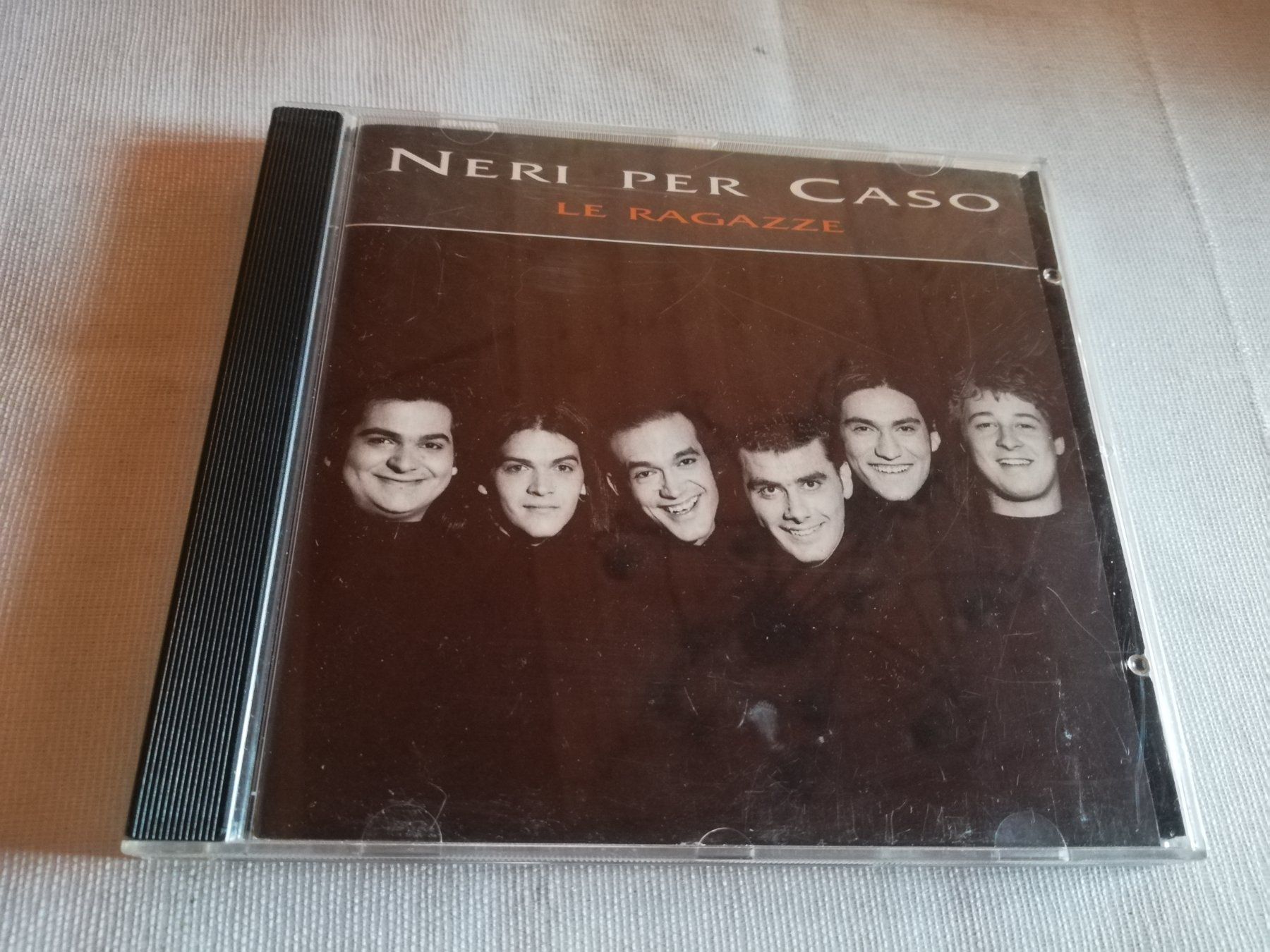 CD: NERI PER CASO - LE RAGAZZE – Usato da Bern venduto da Vinylsound.ch