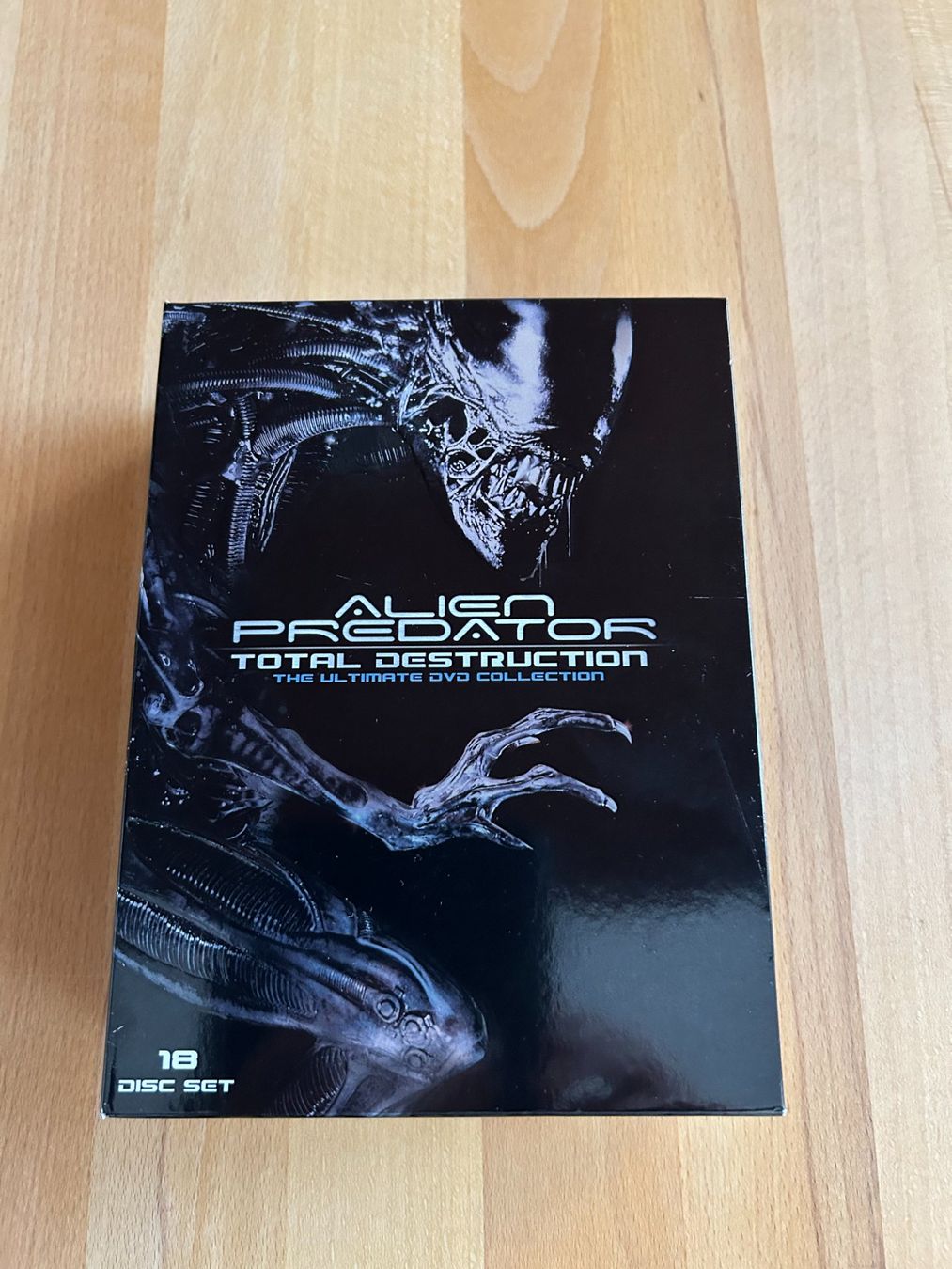 Tous les DVDs: Alien Predator Total Destruction Box / 18 DVD's – D'occasion à Bubikon par cinerama01