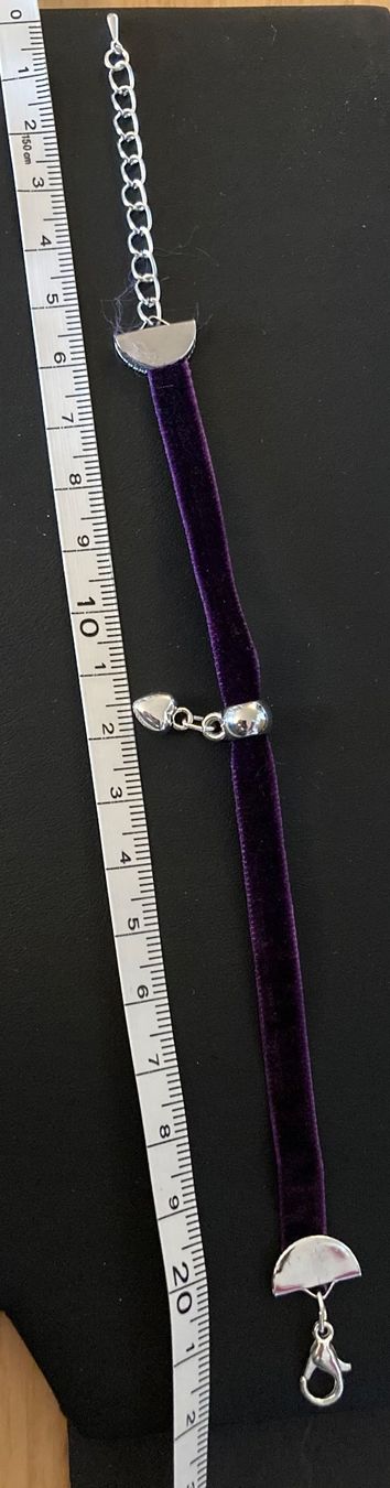 Bracciali & Braccialetti: Bracelet en velours violet charm cœur – Nuovo e nell'imballaggio originale da Genève venduto da ct_fqr8
