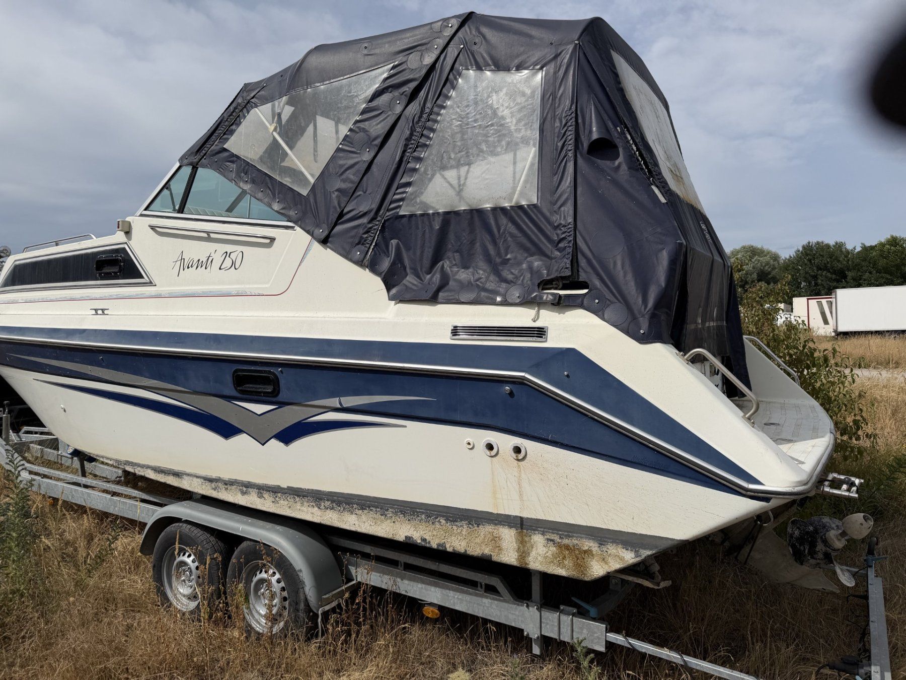 Bayliner Barche: BAYLINER AVANTI SPORT 250 – Usato da Avenches venduto da BOOTTRANSPORTE 2