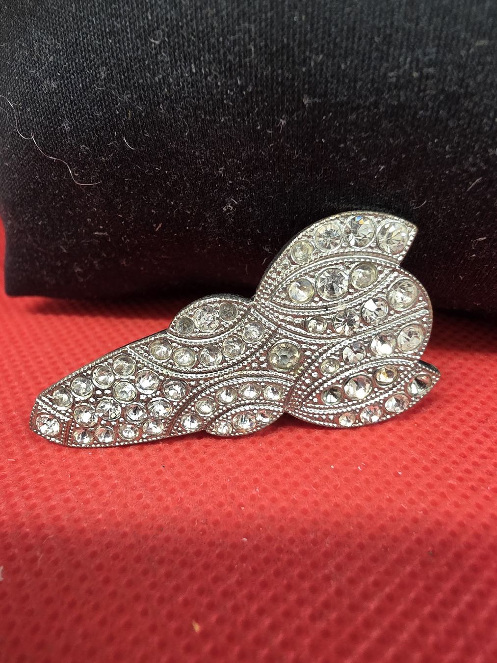 Broschen & Nadeln: Broche silberfarben mit Glitzersteinen gebraucht – Gebraucht aus Herisau von Antiques.AR