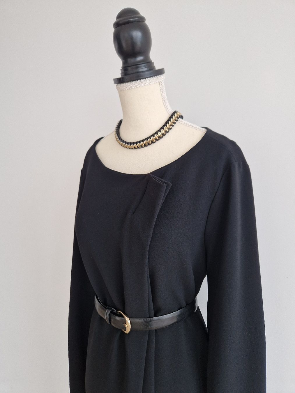 Max Mara Vestiti: MAX MARA Kleid Schwarz Gr.M/L – Nuovo (secondo la descrizione) da Horgen venduto da akkohappyshopping