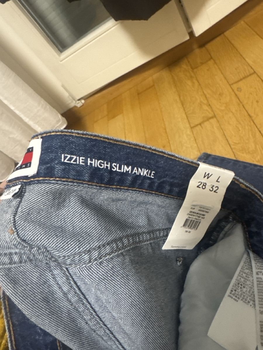 Tommy Hilfiger Jeans: Neue Tommy Jeans Gr. W28 L32 – Nuovo e nell'imballaggio originale da Füllinsdorf venduto da silberstern110 5