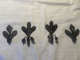 4 geschmiedete Wandhaken, Kleiderhaken, antik
